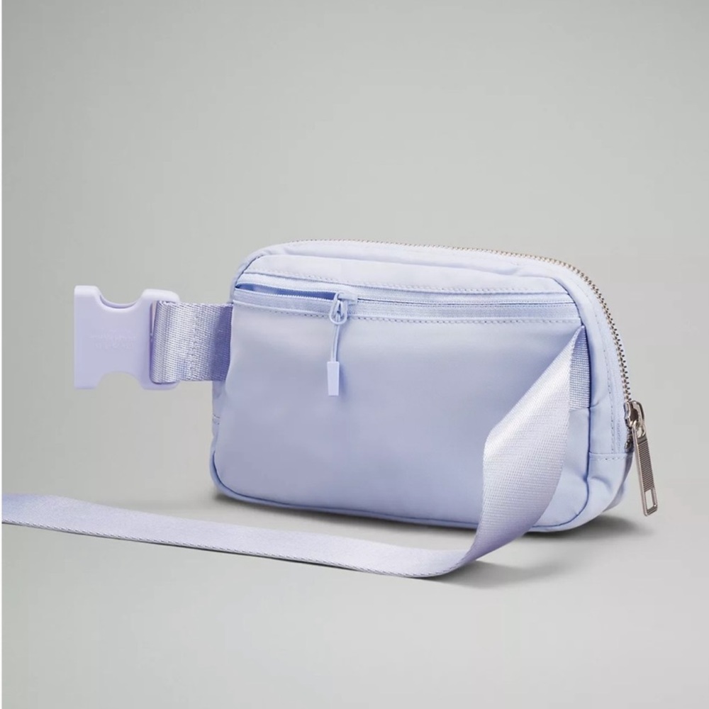 π Lululemon Everywhere Belt Bag Pastel Blue OUT OF STOCK COLOR TikTok Famous - Picture 7 of 14